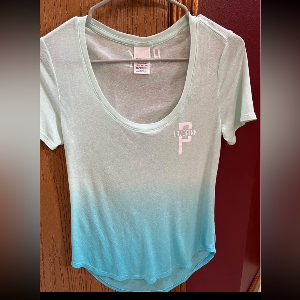 VICTORIAS SECRET PINK TSHIRT SIZE XS
